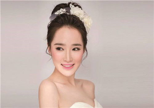 学新娘跟妆多久可以出师 专业学化妆要多少钱