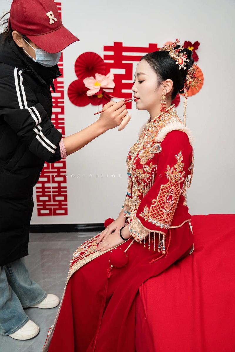 新娘跟妆 化妆师的温暖与专业时光