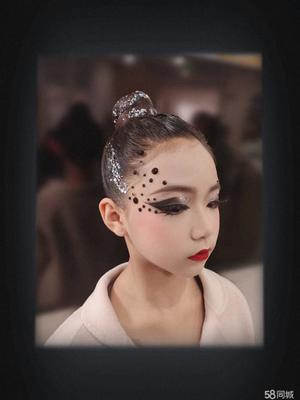 海风为媒，珠贝为饰 海南新娘的胸针与跟妆艺术